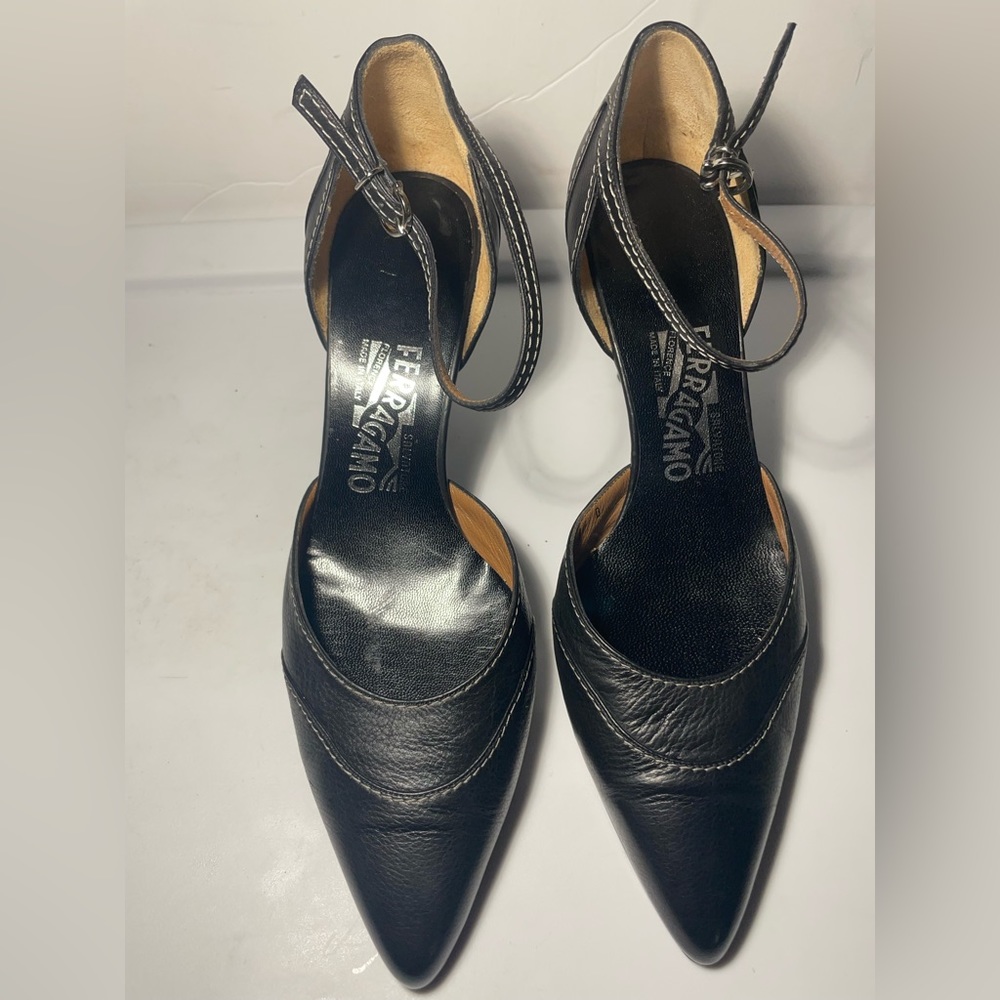 Salvatore Ferragamo Pump women’s 8B black leather